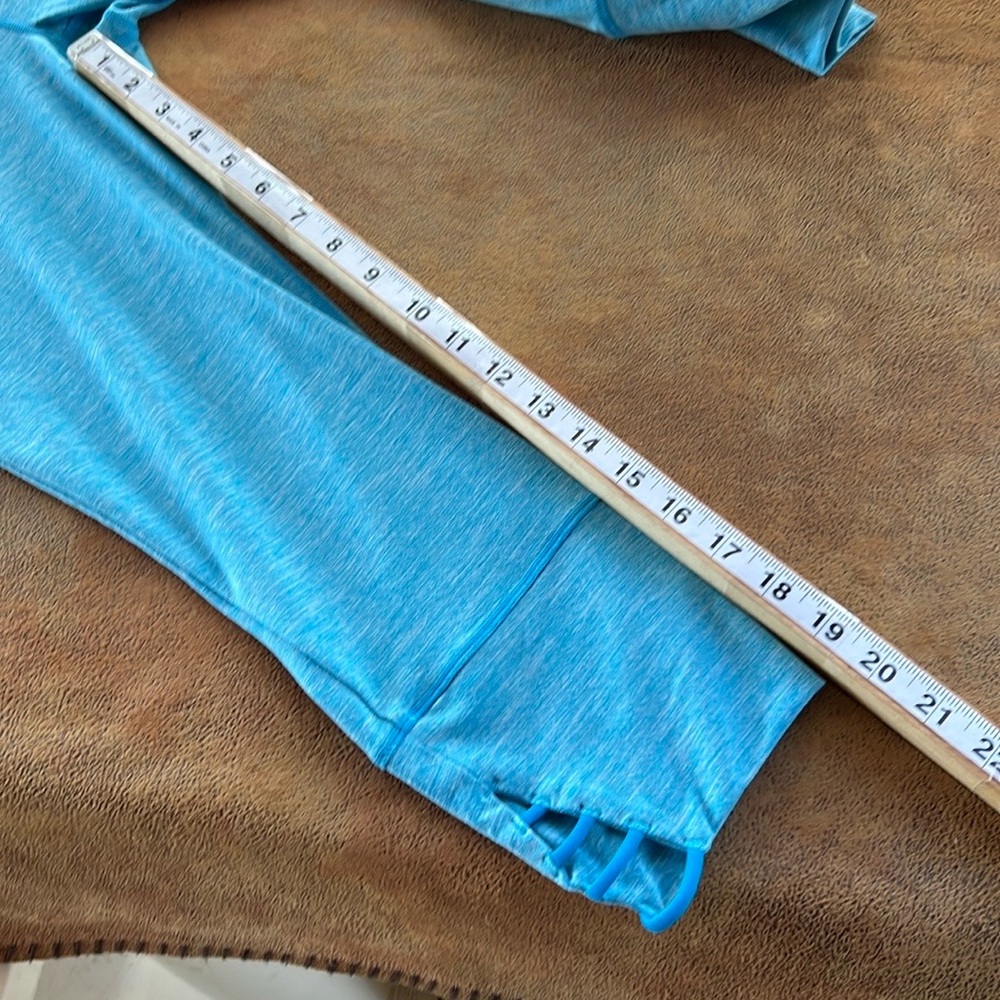 Prana Blue Capri Cropped Athletic Leggings with Stretchy Fabric & cuff detail M - Picture 8 of 9